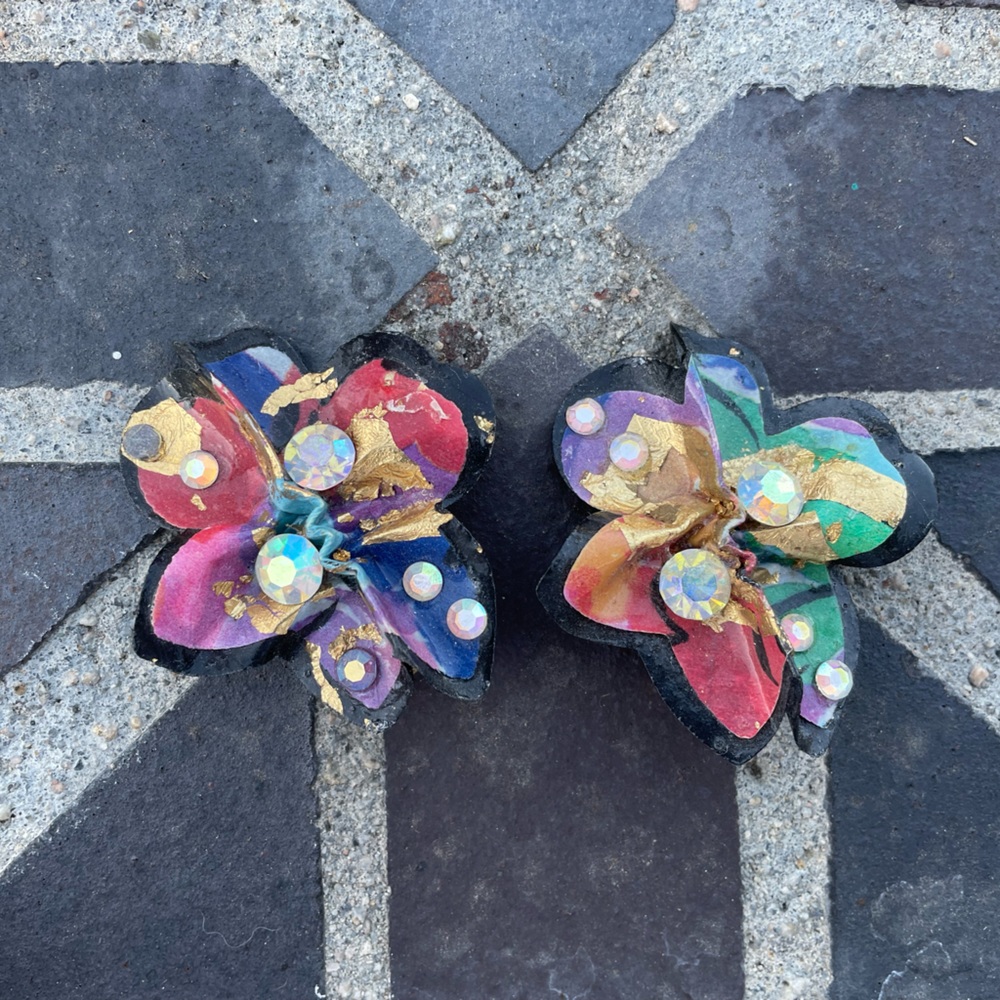 Vintage. Brass Clip On, Floral Structure, Paint & Gem